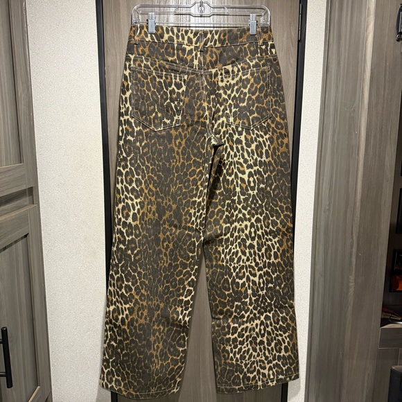 Edikted Leopard Print Straight Leg Jean Size Small NWT - Picture 4 of 6